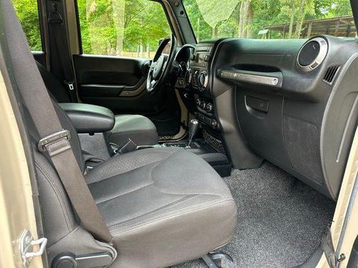 Mojave Sand Clearcoat 2016 Jeep Wrangler Unlimited Sport