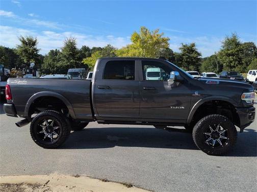 2022 RAM 3500 Laramie Crew Cab 4x4 6'4' Box