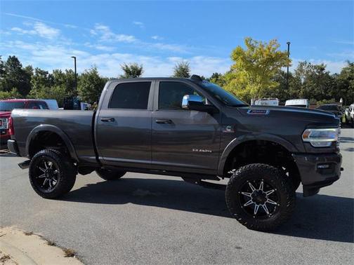 2022 RAM 3500 Laramie Crew Cab 4x4 6'4' Box
