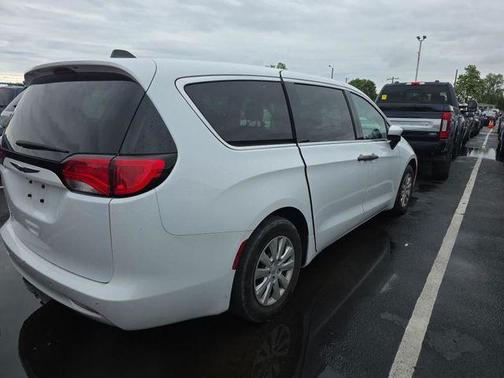 Bright White Clearcoat 2021 Chrysler Voyager L