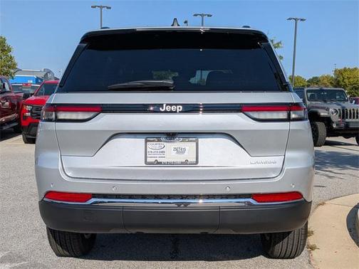 2025 Jeep Grand Cherokee Laredo