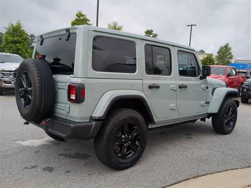 2023 Jeep Wrangler 4-Door Sahara Altitude 4x4