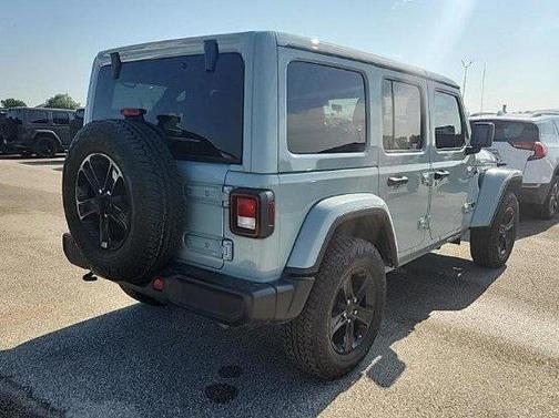 2023 Jeep Wrangler 4-Door Sahara Altitude 4x4