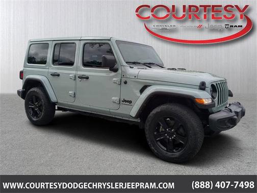 2023 Jeep Wrangler 4-Door Sahara Altitude 4x4