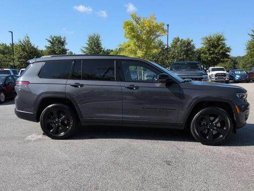 Baltic Gray Metallic Clearcoat 2023 Jeep Grand Cherokee L Altitude