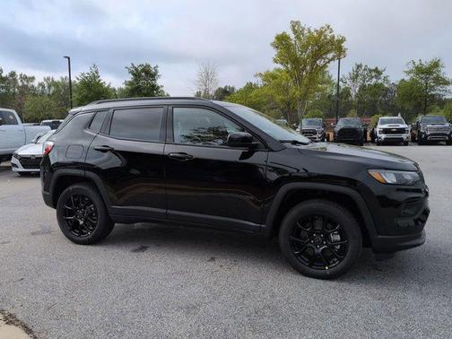 Diamond Black Crystal Pearlcoat 2026 Jeep Compass Latitude