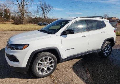 2022 Jeep Compass Latitude Lux