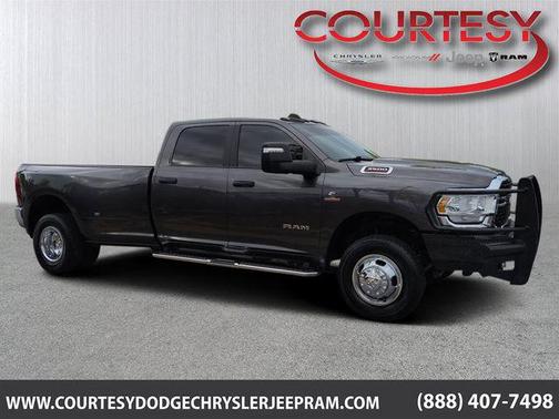 Granite Crystal Metallic Clearcoat 2024 RAM 3500 Big Horn Crew Cab 4x4 8' Box