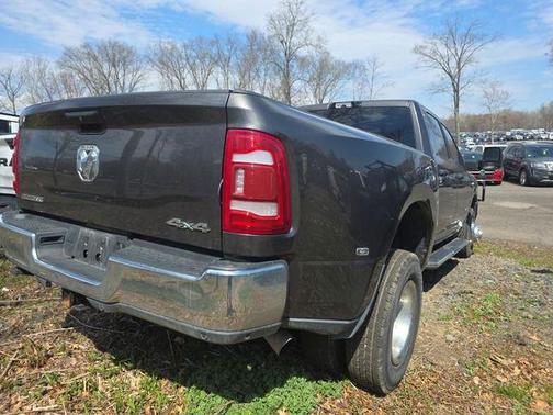 Granite Crystal Metallic Clearcoat 2024 RAM 3500 Big Horn Crew Cab 4x4 8' Box