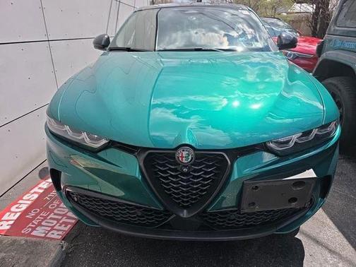 Verde Fangio Metallic 2024 Alfa Romeo Tonale Veloce EAWD