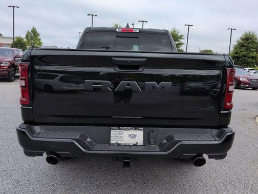 Diamond Black Crystal Pearlcoat 2026 RAM 1500 Express