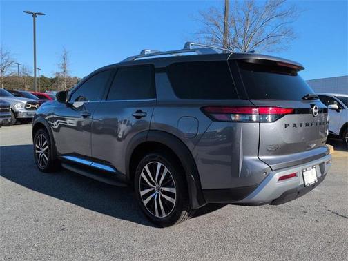 2023 Nissan Pathfinder Platinum FWD