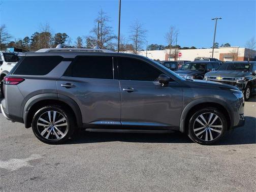 2023 Nissan Pathfinder Platinum FWD