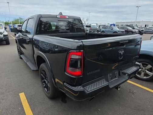 Diamond Black Crystal Pearlcoat 2022 RAM 1500 Laramie