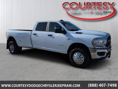 2024 RAM 3500 Big Horn Crew Cab 4x4 8' Box