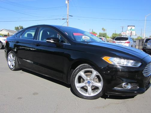 black 2016 Ford Fusion SE