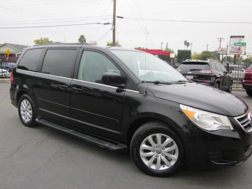 2014 Volkswagen Routan SEL Premium