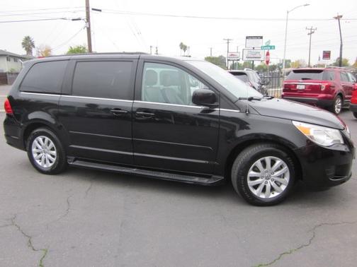 2014 Volkswagen Routan SEL Premium
