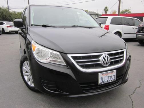 2014 Volkswagen Routan SEL Premium
