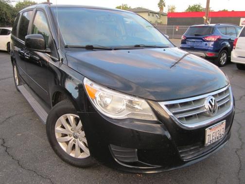 2014 Volkswagen Routan SEL Premium
