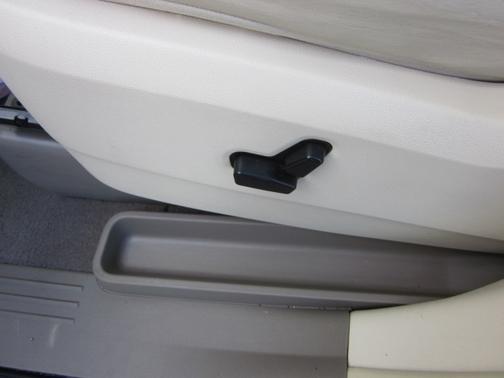 2010 Volkswagen Routan SEL Premium