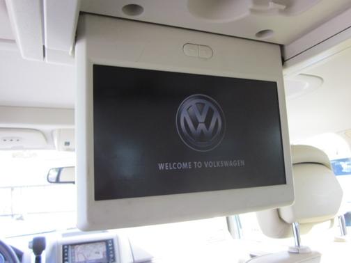 2010 Volkswagen Routan SEL Premium