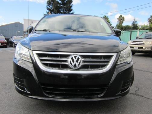 2010 Volkswagen Routan SEL Premium