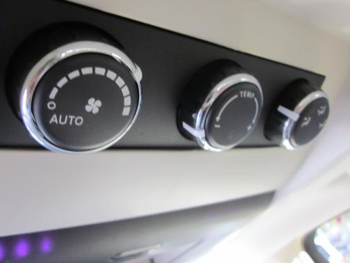 2010 Volkswagen Routan SEL Premium