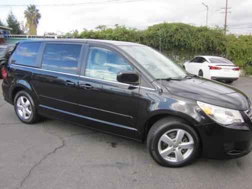 2010 Volkswagen Routan SEL Premium