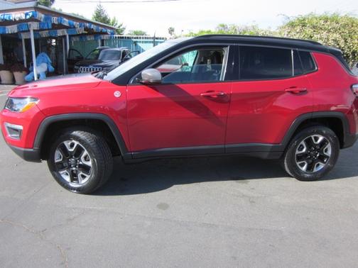 RED 2018 Jeep Compass Trailhawk