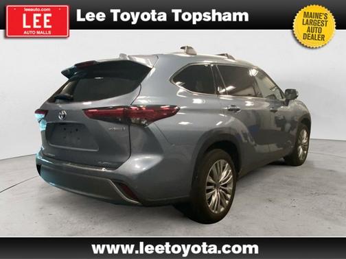 2023 Toyota Highlander Hybrid Platinum