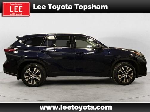 Gray 2022 Toyota Highlander XLE