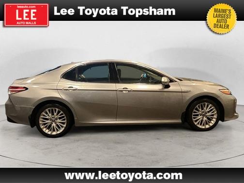 2020 Toyota Camry Hybrid XLE