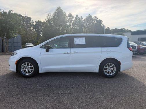 Bright White Clearcoat 2025 Chrysler Pacifica L