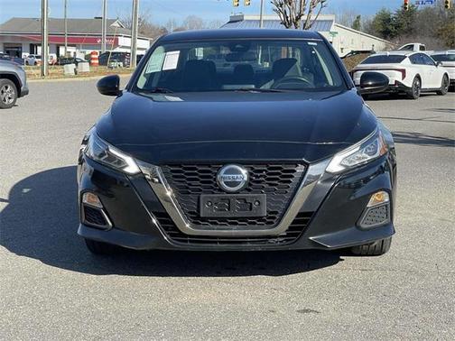 2022 Nissan Altima SR FWD