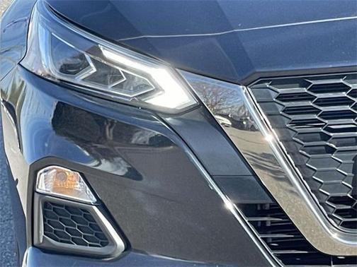 2022 Nissan Altima SR FWD