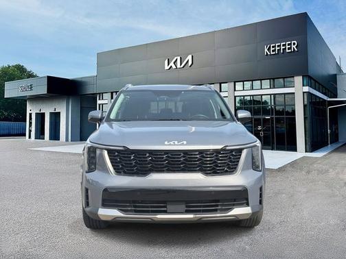 Everlasting Silver 2024 Kia Sorento S