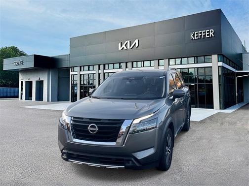 2022 Nissan Pathfinder Platinum 2WD