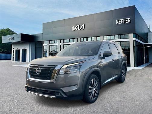 2022 Nissan Pathfinder Platinum 2WD