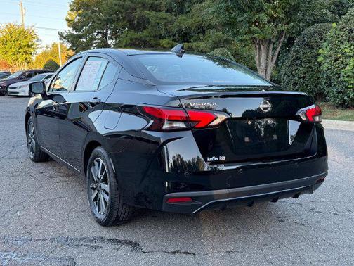 Super Black 2025 Nissan Versa 1.6 SV