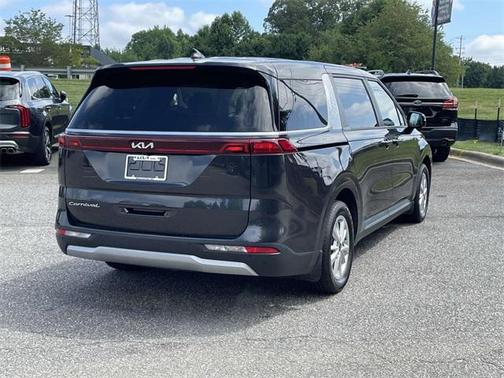 2022 Kia Carnival LX