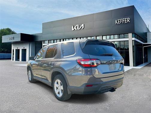 2023 Honda Pilot 2WD LX