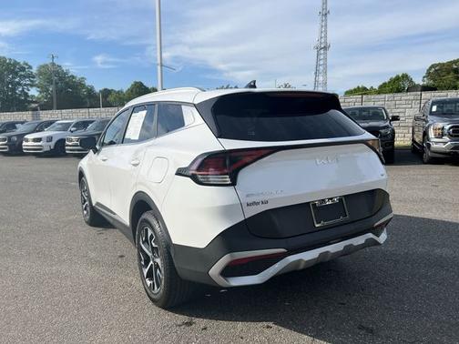 White Pearl 2023 Kia Sportage EX
