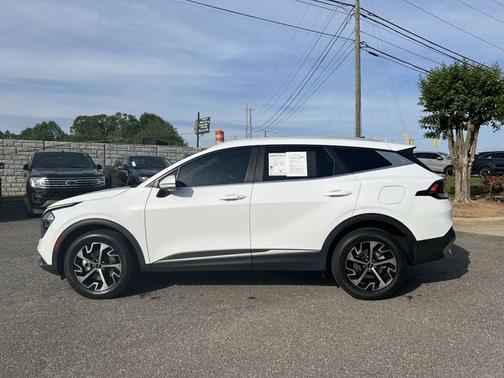 White Pearl 2023 Kia Sportage EX