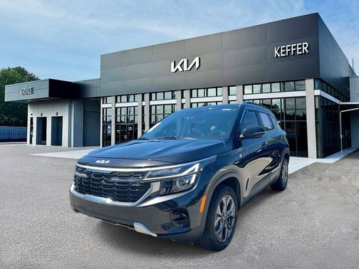Black 2024 Kia Seltos S