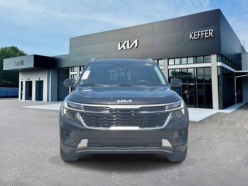 Black 2024 Kia Seltos S