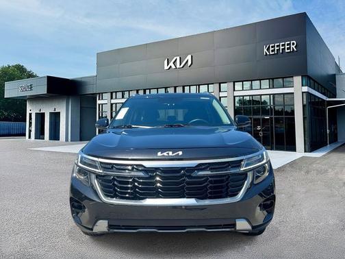Black 2024 Kia Seltos S