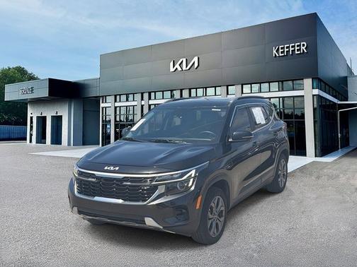Black 2024 Kia Seltos S