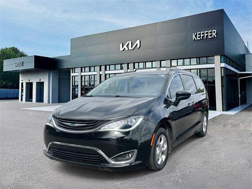 2017 Chrysler Pacifica Hybrid Premium