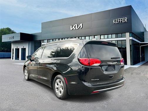 2017 Chrysler Pacifica Hybrid Premium